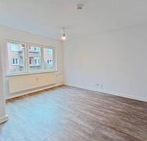 Perfekt für Singles ü50 (Mindest alter 50 Jahre): Helle 1-Zimmer-Wohnung mit BALKON - Rendsburg