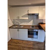 Für sportliche Singles in Top-Lage: Schönes Apartment im Dachgeschoss mit Einbauküche - Düsseldorf Stadtbezirk 3