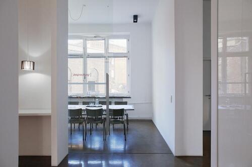 Foto - Arbeitsplätze in Büroloft in der Innenstadt