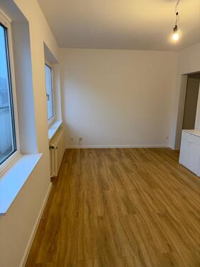 Foto - Frisch renovierte 2-Zimmer-Wohnung mit neuer EBK & Balkon