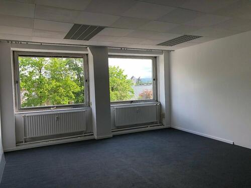 Foto - Büro 36 qm - BüroflächenCoWorking - große Fenster, hell