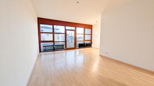 Foto - Ab sofort möglich! Zentrale Lage in Kirchheim, Am Brunnen: Große 3-Zimmer-Wohnung mit EBK und Balkon