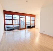 Ab sofort möglich! Zentrale Lage in Kirchheim, Am Brunnen: Große 3-Zimmer-Wohnung mit EBK und Balkon - Kirchheim bei München