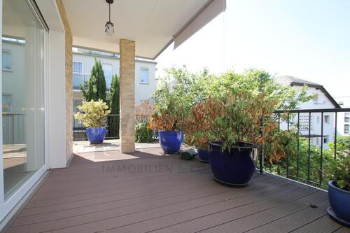 Foto - Herrliche, geräumige und helle Wohnung mit großem, überdachten Balkon, Skylineblick , Kamin uvm.