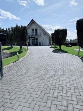 Foto - Traumhaftes, freistehendes Einfamilienhaus