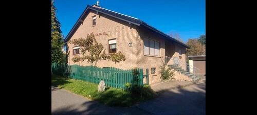 Foto - Freistehendes Einfamilienhaus mit großem Garten