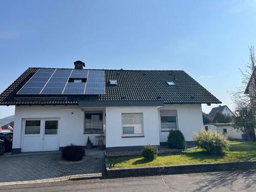 Foto - Familienhaus mit großem Garten, Pool & PV-Anlage 