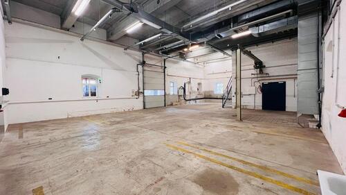 Foto - Lagerhalle 200 qm 8 Meter hoch - 1.000,00&nbsp;EUR Kaltmiete, ca.&nbsp; 5,00&nbsp;m&sup2;