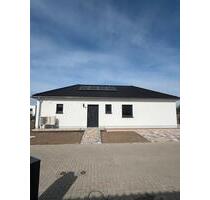 Erstbezug! Bungalowstil zu vermieten - Neubau mit Garten, Terasse - Delitzsch