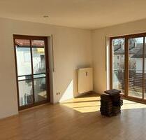 Zentral gelegene 3 Zimmer Wohnung in Traunreut, 85 m2, neue Küche