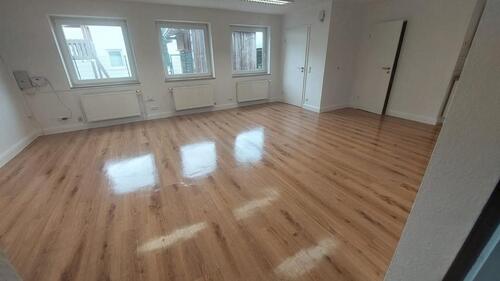 Foto - Kleines Büro in ruhiger Seitenstraße inkl. Stellplatz vor der Tür