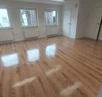 Kleines Büro in ruhiger Seitenstraße inkl. Stellplatz vor der Tür - Elmshorn