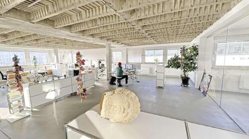 Foto - Vier vollmöblierte Designer-Arbeitsplätze im kreativen Loft-Büro am Frankfurter Ostpark.