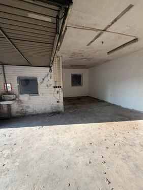 Foto - Große Garage mit Büro, Wc und Lager