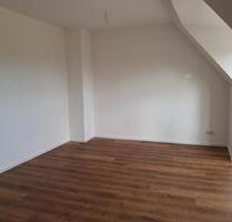 Sanierte 2-Raum DG-Wohnung mit top Aussicht - Leisnig
