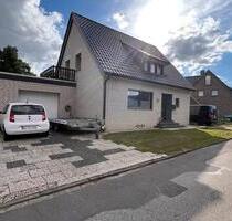 Modernisiertes freistehendes Einfamilienhaus mit großem Garten - Jüchen