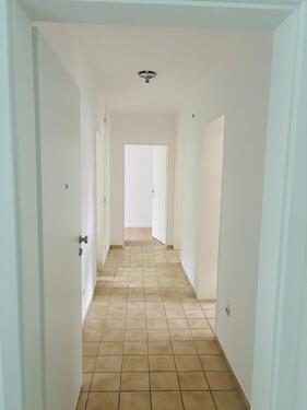 Foto - Frisch renovierte 3-Zimmer-Wohnung mit Balkon und Tageslichtbad