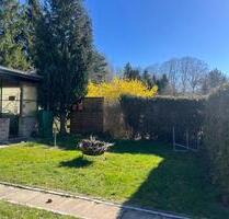 Garten mit massivem Gartenhaus in Schwaan