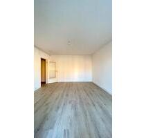 Lichtdurchflutetes Wohnjuwel mit Balkon: Charmante 1-Zimmer-Wohnung in Berlin-Lichterfelde