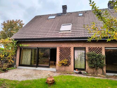 Foto - Einfamilienhaus mit Garten und Garage innenstadtnah