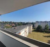 Bezugsfreie, kernsanierte 2-Zimmer-Wohnung, Balkon ohne Makler - Berlin Spandau