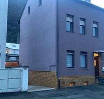 Haus zu verkaufen - 270.000,00 EUR Kaufpreis, ca.  230,00 m² in Brohl-Lützing (PLZ: 56656)