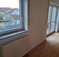 3.Zimmerwohnung im DG - 1.100,00&nbsp;EUR Kaltmiete, ca.&nbsp; 105,00&nbsp;m&sup2; in Rottendorf (PLZ: 97228)