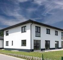Neubau-Doppelhaushälfte mit Einliegerbereich & Garten – ideal für Familien oder Homeoffice - Simbach am Inn