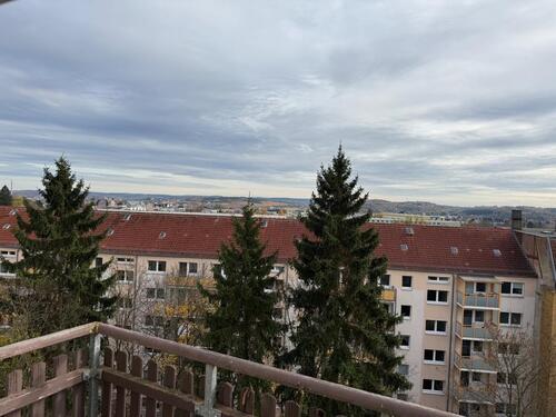Foto - Schöne 2 Zimmer DG-Wohnung mit Balkon und wunderschöner Aussicht