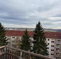 Schöne 2 Zimmer DG-Wohnung mit Balkon und wunderschöner Aussicht - Plauen