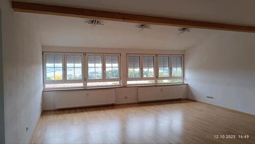 Foto - Helle 3 Zimmer DG-Wohnung - 750,00&nbsp;EUR Kaltmiete, ca.&nbsp; 80,00&nbsp;m&sup2;