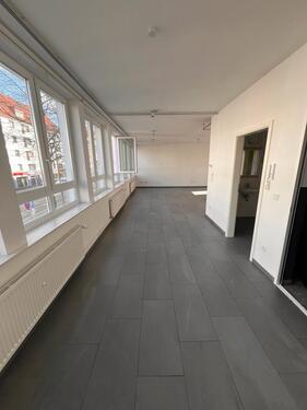 Foto - Moderne Gewerbeeinheit mit Küche & Sanitär