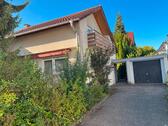 Foto - Einfamilienhaus mit Keller und Garage, großer Garten