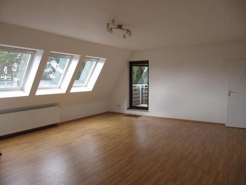 Foto - Helle großzügige DG-Wohnung - 930,00&nbsp;EUR Kaltmiete, ca.&nbsp; 94,00&nbsp;m&sup2;