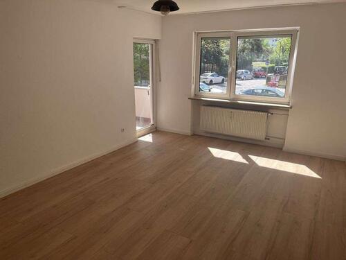 Foto - Milbertshofen: Ruhig gelegene 3-Zi.-Whg. mit überdachtem Südbalkon u. TG.-Stellplatz.
