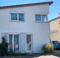 Einfamilienhaus von privat - 550.000,00&nbsp;EUR Kaufpreis, ca.&nbsp; 120,00&nbsp;m&sup2; in Singen (Hohentwiel) (PLZ: 78224)
