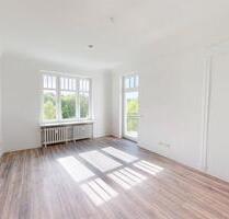 Wundervolle 5-Zimmer-Altbauwohnung mit 2 BALKONEN und Einbauküche in direkter Hafennähe - Flensburg