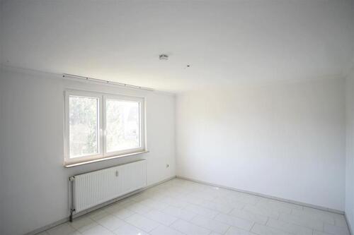 Foto - !!! TOLLE Dachgeschosswohnung + hochwertige Fliesen + Laminat + SOFORT einziehen !!!