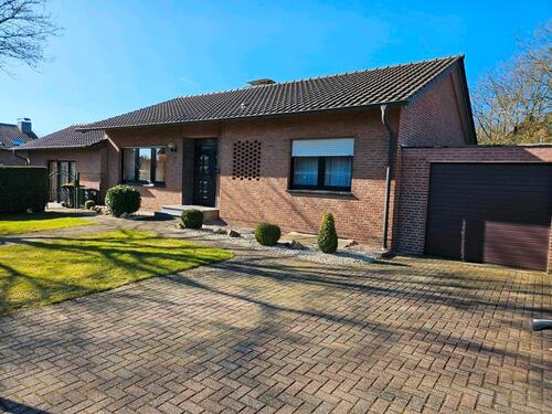 Foto - Reichswalde, schönes freistehendes Bungalow, gr. Anbau, Pool uvm