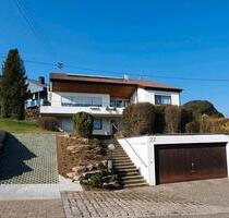 Zur Miete - lichtdurchflutetes Einfamilienhaus in Pfullingen