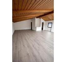 Moderne 1-Zimmer-Dachgeschosswohnung - Michelbach an der Bilz