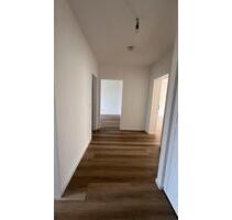 3 - Raum - Wohnung mit Balkon und Einbauküche in Hanau