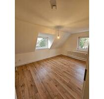 2 Zimmer DG Wohnung in ruhiger Wohngegend - Neumünster Böcklersiedlung