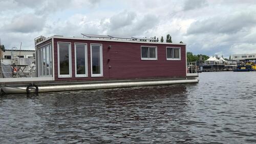 Foto - Modernes, autarkes Hausboot mit Liegeplatz in Berlin