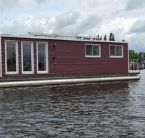 Modernes, autarkes Hausboot mit Liegeplatz in Berlin