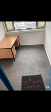 Foto - Büro, Office mit Stellplätzen, Parkplatz
