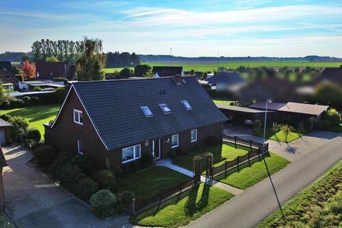 Foto - Wohnhaus mit großem Grundstück in ruhiger Ortsrandlage