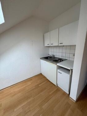 Foto - Single-Wohnung in zentraler Lage zur Uni ab sofort zu vermieten (VECDR0734)