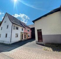 2 Doppelhaushälften mit Garten, Scheune und Nebengebäude - Höpfingen