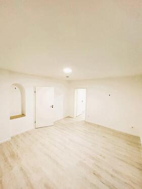 Foto - Großzügige 4,5-Zimmer-EG-Wohnung mit Terrasse, Garten & Garage